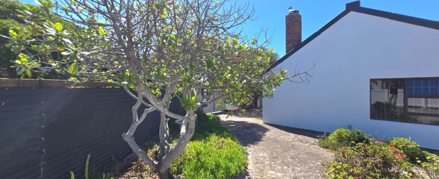 4 Bedroom Property for Sale in Kleinbaai Western Cape
